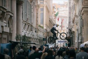 Spectacular Stunts at the Red Bull Cerro Abajo in Genoa 2024 Amidst the Palazzi dei Rolli