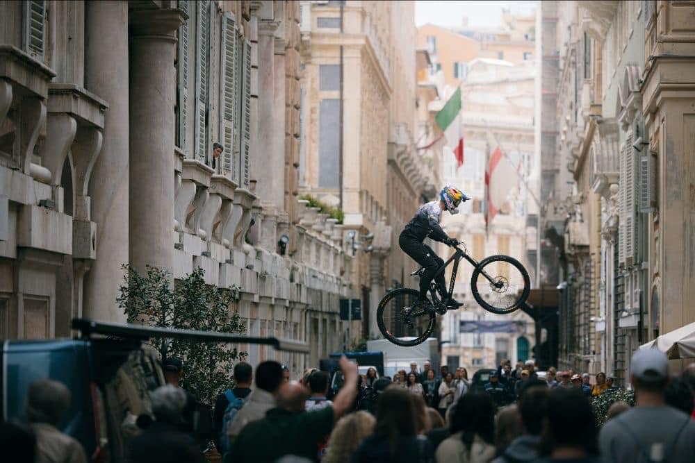 Le spettacolari acrobazie della Red Bull Cerro Abajo di Genova 2024